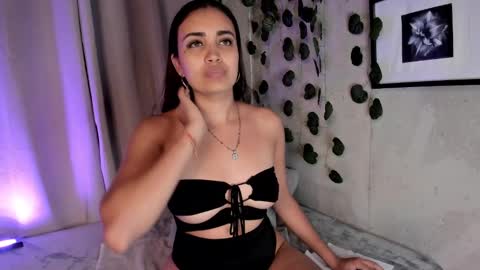Snapshot of aisha_es chatting on February 25, 2025, 1:09 am Aisha online show from February 25, 2025, 1:09 am