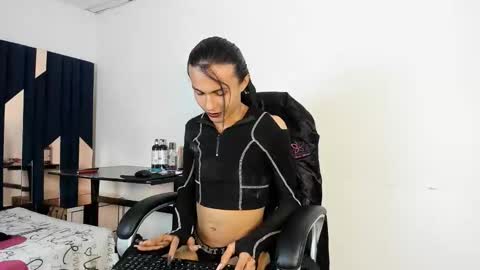 Aisha online show from October 18, 2025, 3:20 am