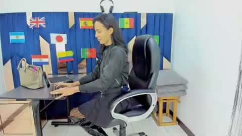 Snapshot of aisha_hotts777 chatting on June 29, 2026, 6:19 pm Aisha online show from June 29, 2026, 6:19 pm
