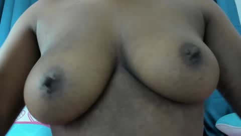 Snapshot of aisha_w10 chatting on January 27, 2025, 6:41 pm Aisha online show from January 27, 2025, 6:41 pm