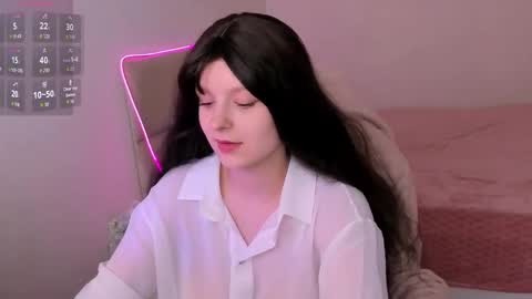 Aisha online show from October 7, 2025, 9:28 am