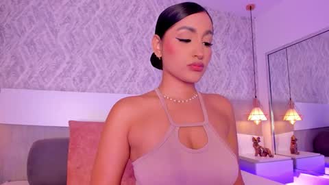 Aisha online show from November 19, 2025, 2:39 pm