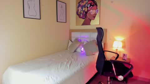 Snapshot of aitana_brown chatting on February 21, 2025, 1:11 am Aitana Brown online show from February 21, 2025, 1:11 am