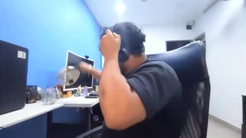 Esteban online show from December 4, 2025, 5:17 am