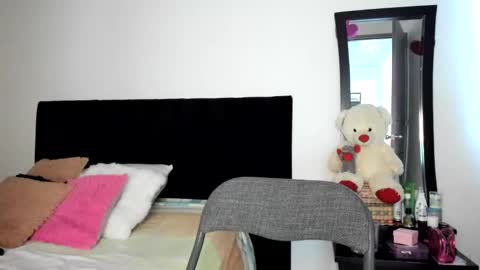 Snapshot of akanekihm chatting on December 22, 2025, 11:29 am MIRANDA online show from December 22, 2025, 11:29 am