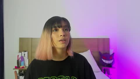 Snapshot of akatsumi_ chatting on September 12, 2025, 11:15 pm Akartsumi online show from September 12, 2025, 11:15 pm