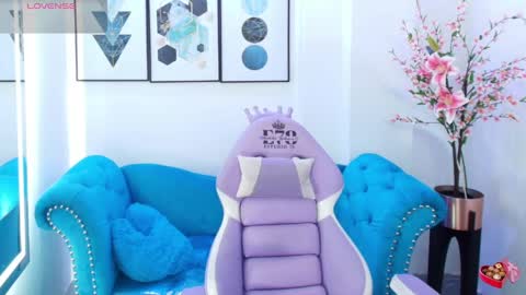 Azaka  online show from April 9, 2026, 12:21 pm