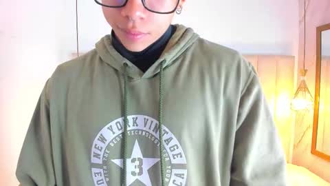 akazaboy online show from November 28, 2025, 4:26 am