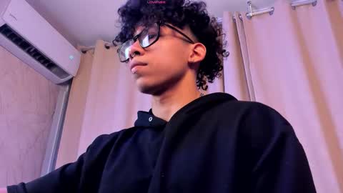 akazaboy online show from March 19, 2026, 6:17 am