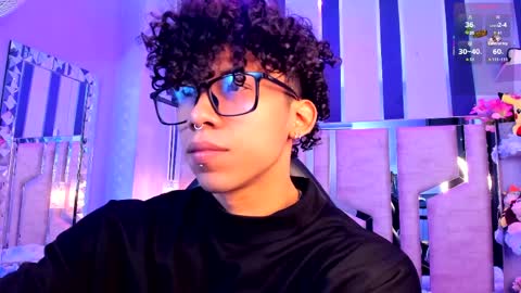 akazaboy online show from March 30, 2026, 4:57 am