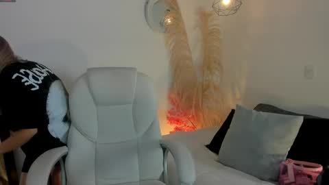 Snapshot of akemi__ chatting on April 23, 2026, 1:57 pm Abby Angel online show from April 23, 2026, 1:57 pm