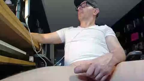 Snapshot of akenathonxxx chatting on May 21, 2026, 11:23 pm Akenathon online show from May 21, 2026, 11:23 pm