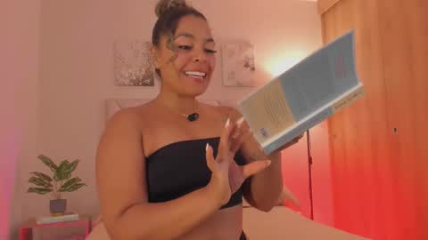 Akenda online show from December 3, 2025, 4:05 pm