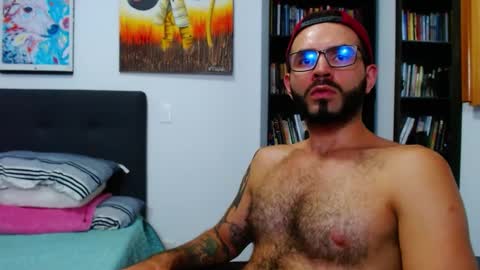 Snapshot of akiles_r chatting on January 29, 2025, 1:37 am akiles online show from January 29, 2025, 1:37 am