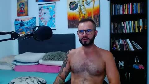 Snapshot of akiles_r chatting on February 11, 2025, 2:03 am akiles online show from February 11, 2025, 2:03 am