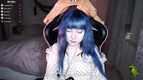 akirahartyx online show from December 17, 2024, 1:49 pm