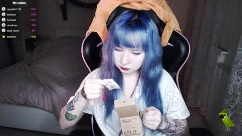 akirahartyx online show from December 27, 2024, 1:50 pm