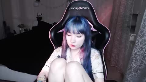 akirahartyx online show from October 15, 2025, 4:07 pm