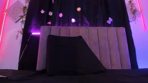 akirastone_ online show from October 1, 2025, 12:00 pm