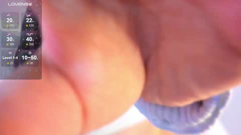 Snapshot of akura_01 chatting on October 9, 2025, 6:44 am Akura is here 3 online show from October 9, 2025, 6:44 am