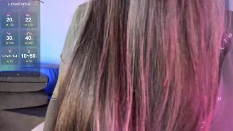 Snapshot of akura_01 chatting on October 17, 2025, 5:32 am Akura is here 3 online show from October 17, 2025, 5:32 am