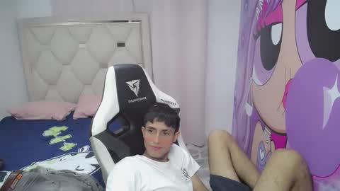 Snapshot of akyra_latin chatting on January 19, 2026, 3:27 pm Akyra latin online show from January 19, 2026, 3:27 pm