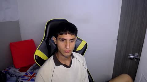 Snapshot of akyra_latin chatting on February 23, 2026, 4:59 pm Akyra latin online show from February 23, 2026, 4:59 pm