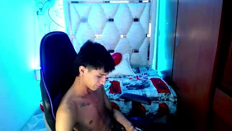 Snapshot of akyra_latin chatting on March 31, 2026, 12:01 am Akyra latin online show from March 31, 2026, 12:01 am