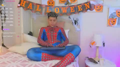 Snapshot of al_miko chatting on October 29, 2025, 8:43 pm Al Fox Miko Fortuni online show from October 29, 2025, 8:43 pm