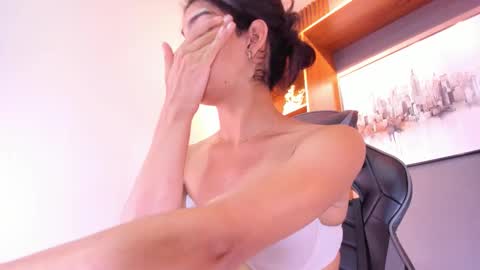 Snapshot of alahia__rodriguez chatting on February 1, 2026, 12:15 pm Alahia Rodriguez online show from February 1, 2026, 12:15 pm