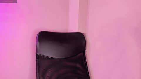 Snapshot of alahia_betancur chatting on February 5, 2025, 6:04 pm Alahia online show from February 5, 2025, 6:04 pm