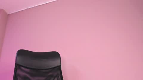 Snapshot of alahia_betancur chatting on February 26, 2025, 4:35 pm Alahia online show from February 26, 2025, 4:35 pm