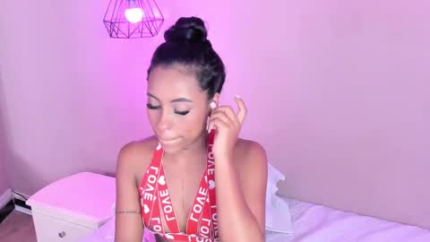 Snapshot of alahia_betancur chatting on March 4, 2025, 6:18 pm Alahia online show from March 4, 2025, 6:18 pm