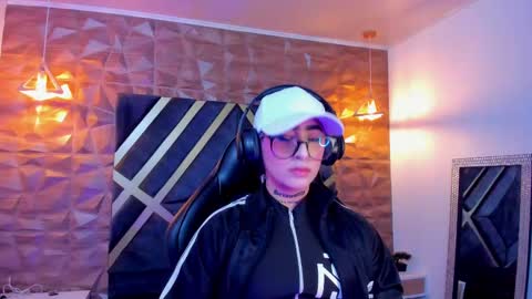 ALAHIA online show from October 3, 2025, 11:40 am