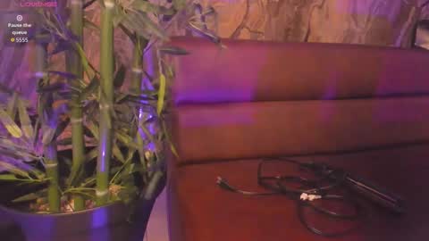 ALAHIA online show from December 1, 2025, 5:18 pm