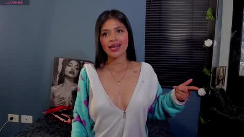 Snapshot of alaia_asuka chatting on December 19, 2024, 5:18 pm Alaia online show from December 19, 2024, 5:18 pm