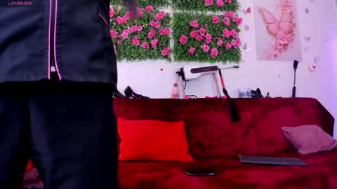 Snapshot of alaia_asuka chatting on October 13, 2025, 10:10 pm Alaia online show from October 13, 2025, 10:10 pm