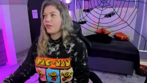 Snapshot of alaia_greyy chatting on October 17, 2025, 12:52 pm Alaia online show from October 17, 2025, 12:52 pm