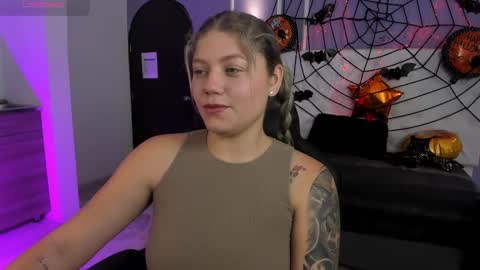 Snapshot of alaia_greyy chatting on October 18, 2025, 1:45 pm Alaia online show from October 18, 2025, 1:45 pm