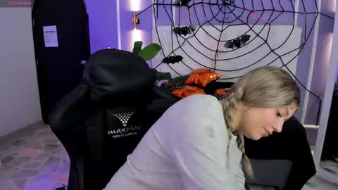 Snapshot of alaia_greyy chatting on November 1, 2025, 1:13 pm Alaia online show from November 1, 2025, 1:13 pm