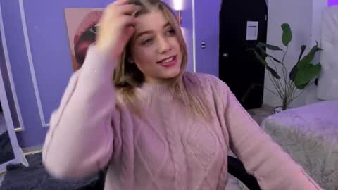 Snapshot of alaia_greyy chatting on November 8, 2025, 1:55 pm Alaia online show from November 8, 2025, 1:55 pm