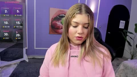 Snapshot of alaia_greyy chatting on November 10, 2025, 12:37 pm Alaia online show from November 10, 2025, 12:37 pm