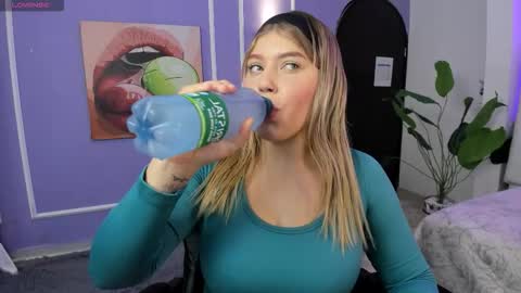 Snapshot of alaia_greyy chatting on November 11, 2025, 12:38 pm Alaia online show from November 11, 2025, 12:38 pm