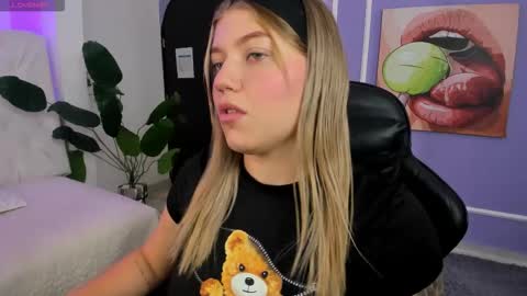 Snapshot of alaia_greyy chatting on November 15, 2025, 2:35 pm Alaia online show from November 15, 2025, 2:35 pm