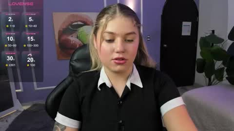 Snapshot of alaia_greyy chatting on November 27, 2025, 2:19 pm Alaia online show from November 27, 2025, 2:19 pm