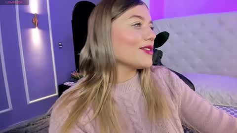 Snapshot of alaia_greyy chatting on December 2, 2025, 12:43 pm Alaia online show from December 2, 2025, 12:43 pm