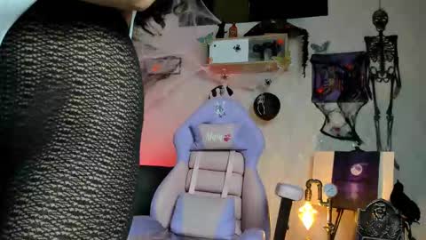 Alaia online show from October 16, 2025, 9:49 pm