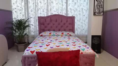 Alaia Skater online show from October 5, 2025, 11:52 am