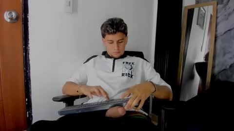 alan__smith online show from December 13, 2025, 7:53 pm