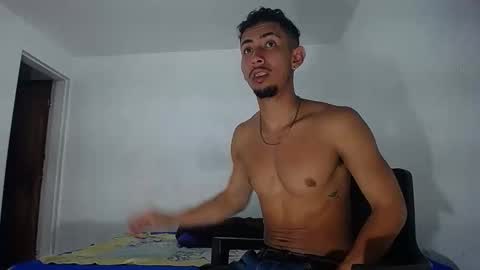 Snapshot of alan_gay chatting on February 26, 2026, 11:37 pm Alan online show from February 26, 2026, 11:37 pm